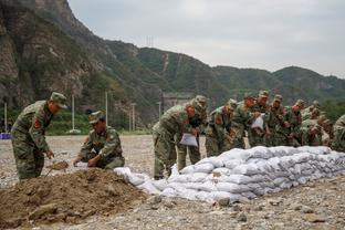 训练日——长相平平的阿宽师傅小白鞋和新头型都挺不错？